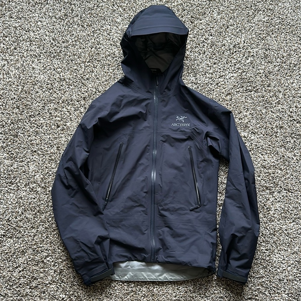 Arc’teryx Mens XS Navy Beta Shell